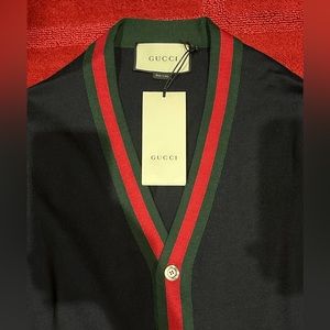 Men’s Gucci 100% Lana Wool V-neck Sweater with Web designed. Size XL